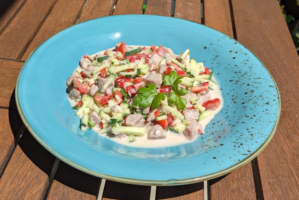 Gericht aus rohem Fisch